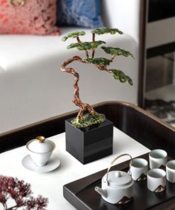 Cây tùng bằng đồng để bàn trang trí