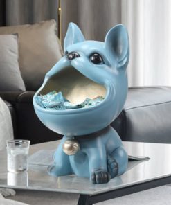 Chó há miệng đựng kẹo mới lạ