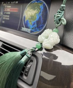 Dây treo xe ô tô mặt Tỳ Hưu ngọc bích phong thủy