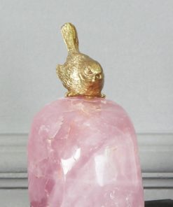 Chim vàng anh trên đá pha lê sang trọng