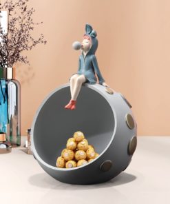 Khay kẹo cô gái xinh xắn đẹp bắt mắt