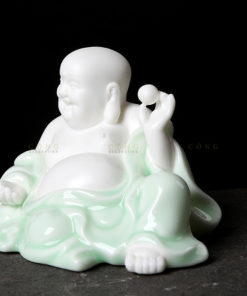 Tượng phật di lặc để xe ô tô mang lại may mắn