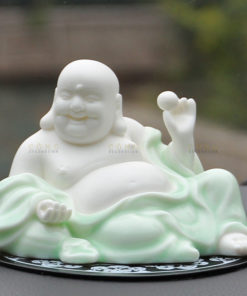 Tượng phật di lặc để xe ô tô mang lại may mắn