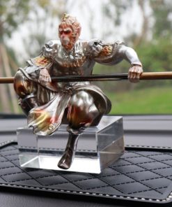 Tượng Tề Thiên Đại Thánh để oto ưa chuộng