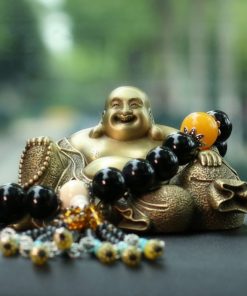 Tượng Di Lặc bằng đồng để oto ý nghĩa