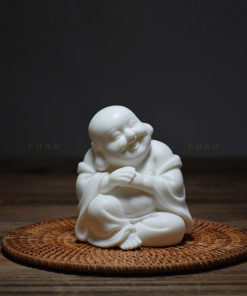 Tượng Di Lặc để xe ô tô bằng gốm sứ tài lộc