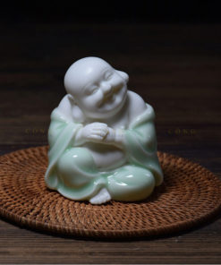 Tượng Di Lặc để xe ô tô bằng gốm sứ tài lộc