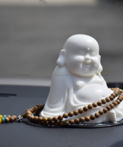 Tượng phật di lặc để xe ô tô bắng gốm sứ