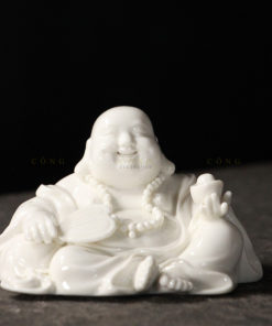 Tượng Di Lặc để xe hơi mang tài lộc