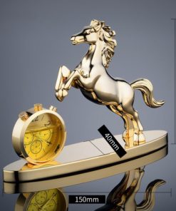 Tượng ngựa để trên xe oto sang trọng