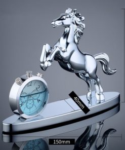 Tượng ngựa để trên xe oto sang trọng