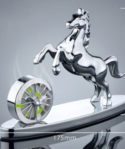 Tượng ngựa để trên xe oto sang trọng