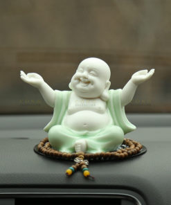 Tượng Phật Di Lặc cười để oto sáng tạo