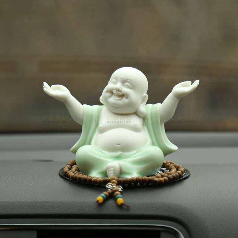Tượng Phật Di Lặc Cười Để Ô Tô