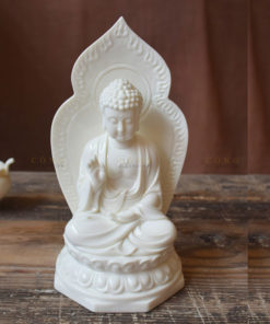 Tượng Phật Tổ Như Lai để trên xe oto ý nghĩa