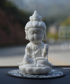 Tượng Quan Âm Bồ Tát để trên oto tài lộc