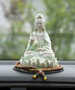 Tượng Quan Âm cầm bình cam lộ để oto ý nghĩa