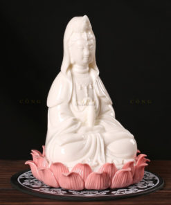 Tượng Quan Âm tọa đài sen thu hút may mắn