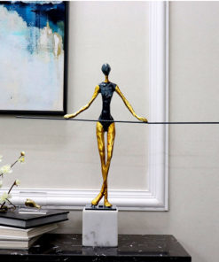 Tượng vận động viên thể dục thiết kế lạ