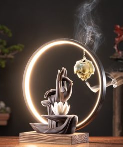 Thác khói hương trầm đôi tay Phật