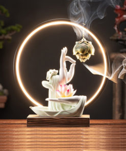 Thác khói hương trầm đôi tay Phật