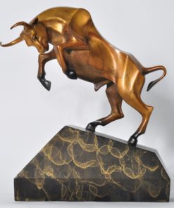 Tượng bò tót chất liệu đồng