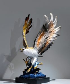 Tượng đại bàng phong thủy tung cánh
