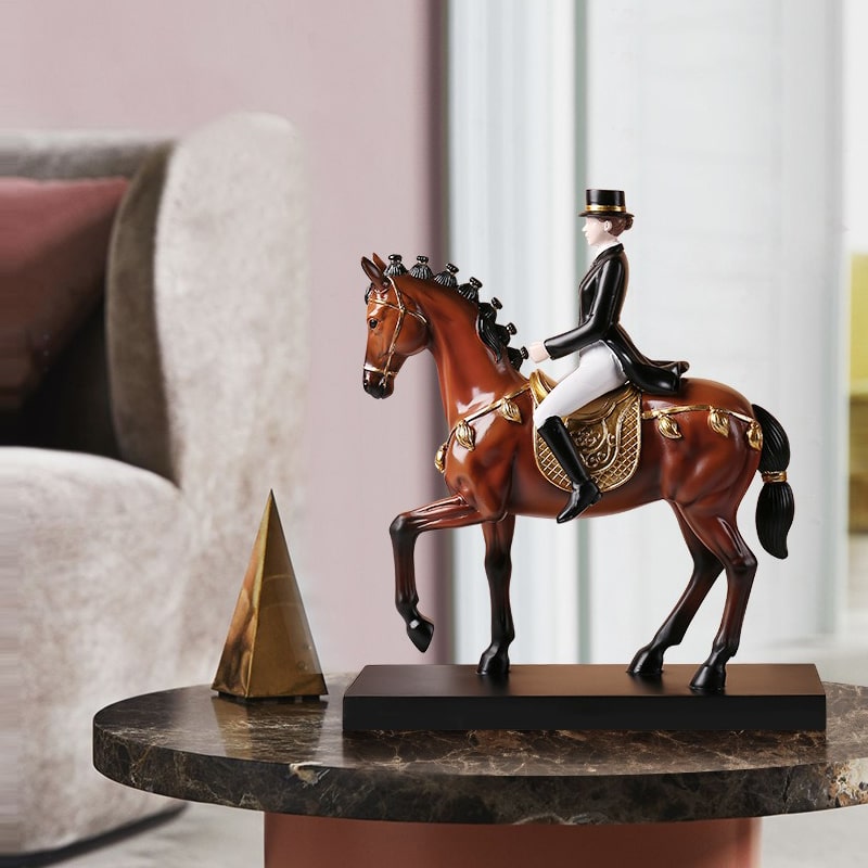 Tượng nữ hiệp sĩ cưỡi ngựa