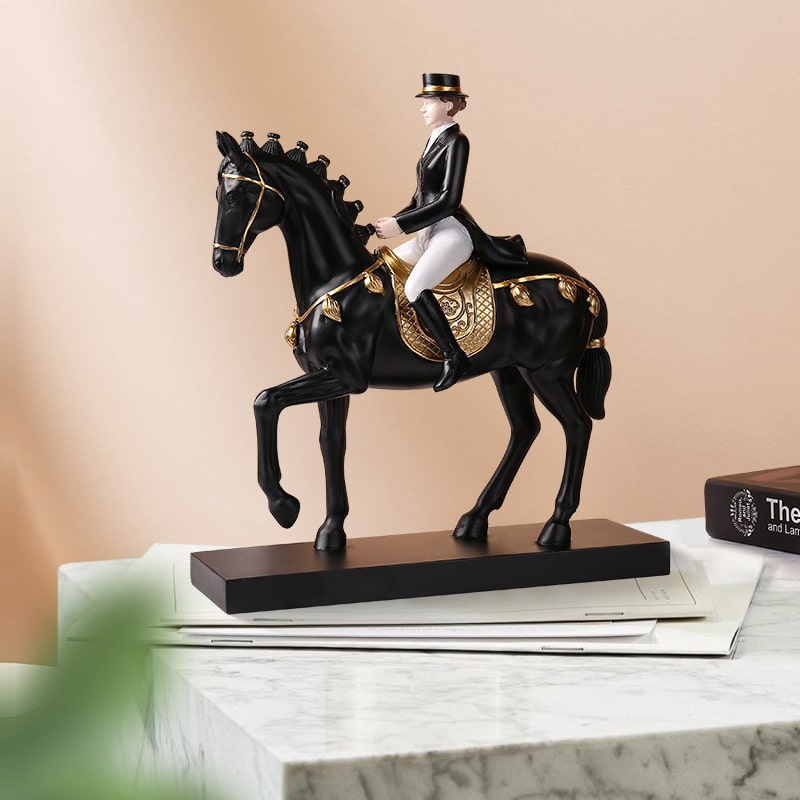 Tượng nữ hiệp sĩ cưỡi ngựa