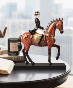 Tượng nữ hiệp sĩ cưỡi ngựa