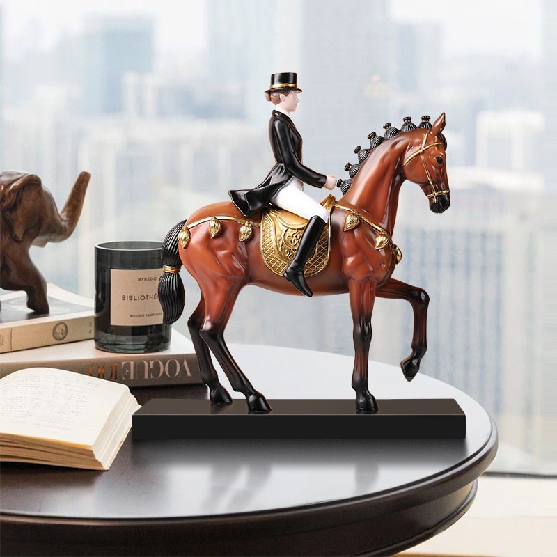 Tượng nữ hiệp sĩ cưỡi ngựa