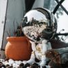 Tượng phi hành gia kết hợp giá để mũ