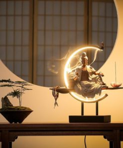 Tượng Quan Âm ngồi trên trăng