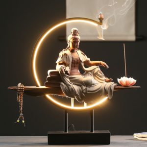 Tượng Quan Âm ngồi trên trăng