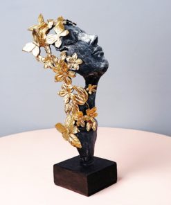 Tượng cô gái hoa mai vàng