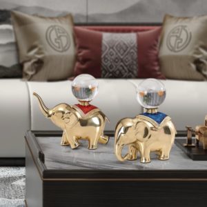Tượng voi cõng quả cầu pha lê trang trí