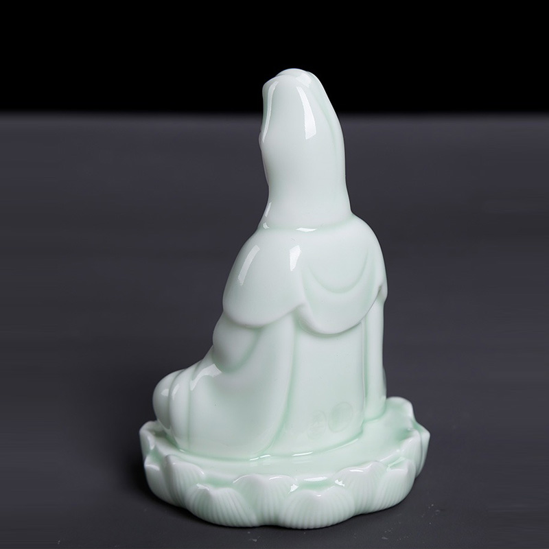 Tượng Phật Quán Thế Âm để xe oto