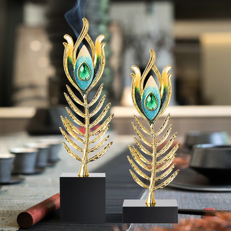 Decor lông công để bàn đem lại may mắn Decor lông công để bàn đem lại may mắn