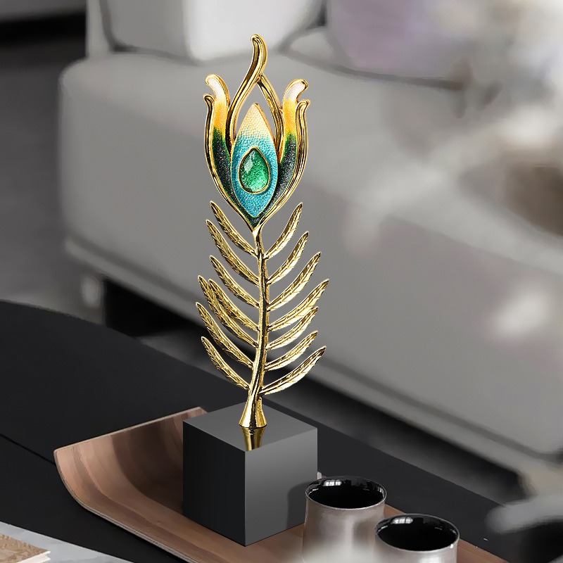 Decor lông công để bàn đem lại may mắn