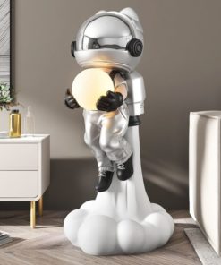 Phi hành gia cầm bóng cưỡi tên lửa