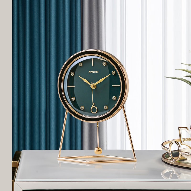 Đồng hồ quả lắc để bàn xinh xắn Đồng hồ quả lắc để bàn xinh xắn