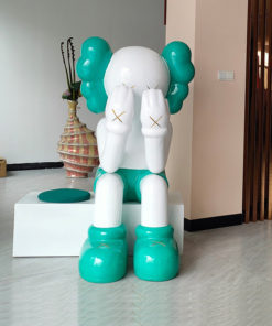 Mô hình gấu Kaws che mặt