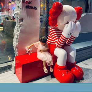 Mô hình gấu Kaws che mặt