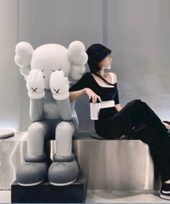 Mô hình gấu Kaws che mặt