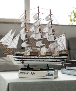 Mô hình thuyền buồm bằng gỗ làm quà tặng