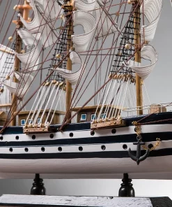 Mô hình thuyền buồm bằng gỗ làm quà tặng