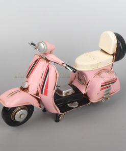 Mô hình xe vespa cổ màu hồng