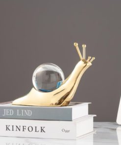 Ốc sên cõng quả cầu pha lê