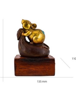 Tượng chuột ôm túi tiền