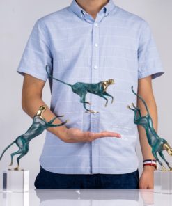 Tượng con báo để bàn